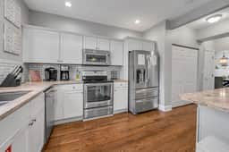 834 Melrose Ave - Image 4