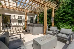 834 Melrose Ave - Image 2