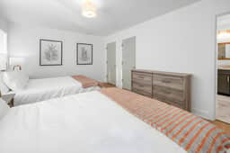 353 Owsley Ave - Image 2