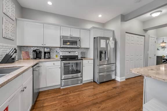 834 Melrose Ave - Image 4