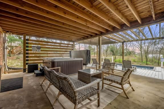 3141 Lamar Dr