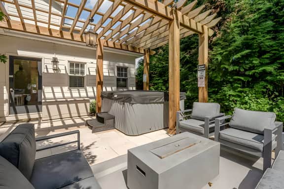 834 Melrose Ave - Image 2