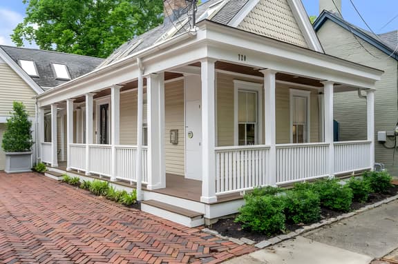 720 W Short St